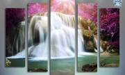 Водопад в чаще леса